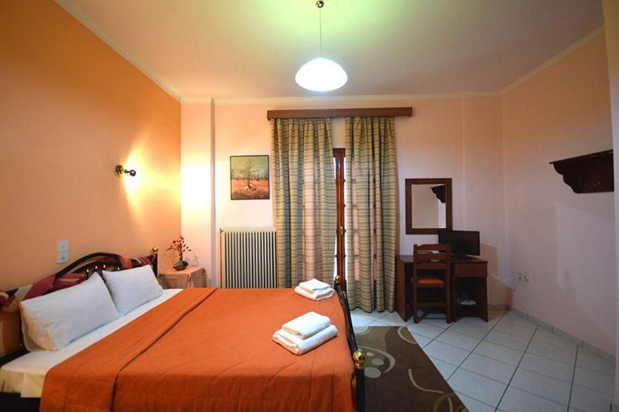 Sfaragoulias Inn กาลาวริตา ภายนอก รูปภาพ